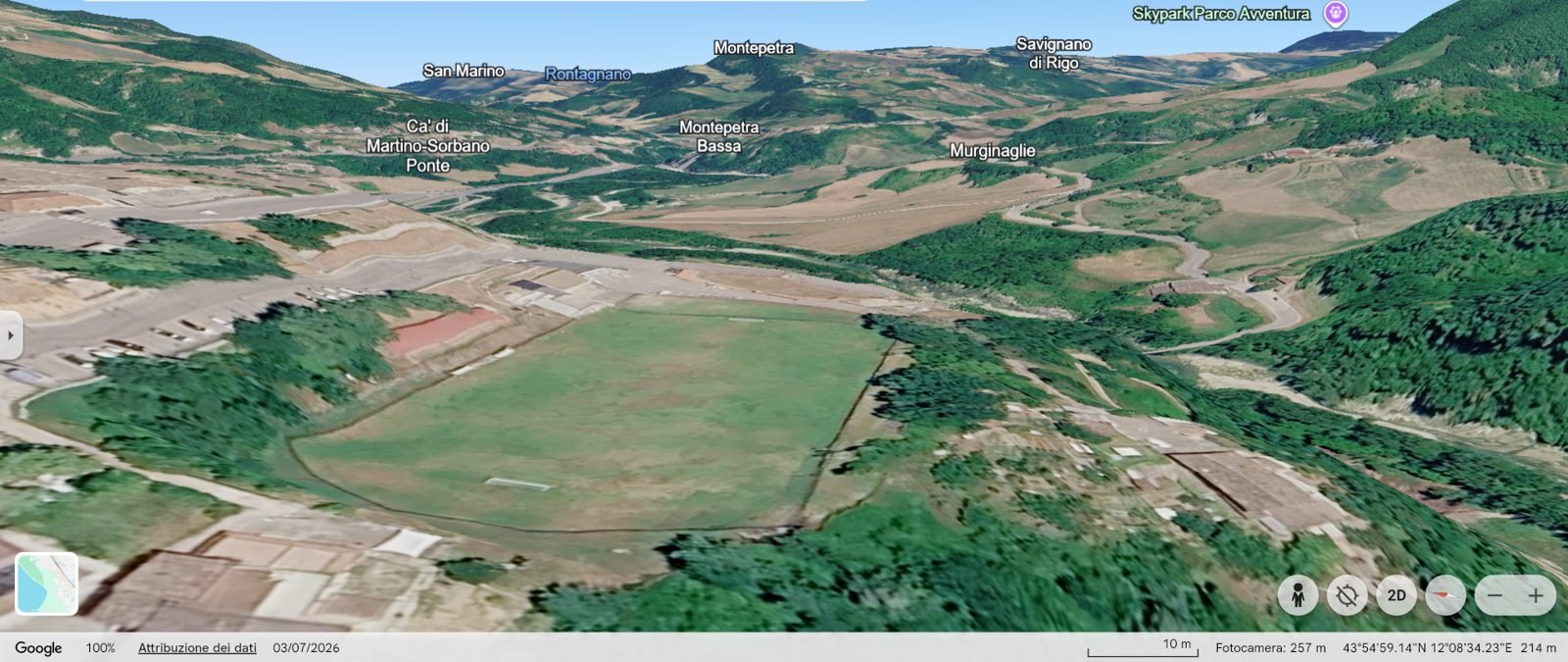 Il “Braschi” e, dietro, la valle; in fondo Google Earth segna Montepetra, Rontagnano e, all'orizzonte, San Marino.